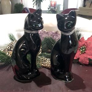 PAIR OF BLACK CATS WITH COLLAR